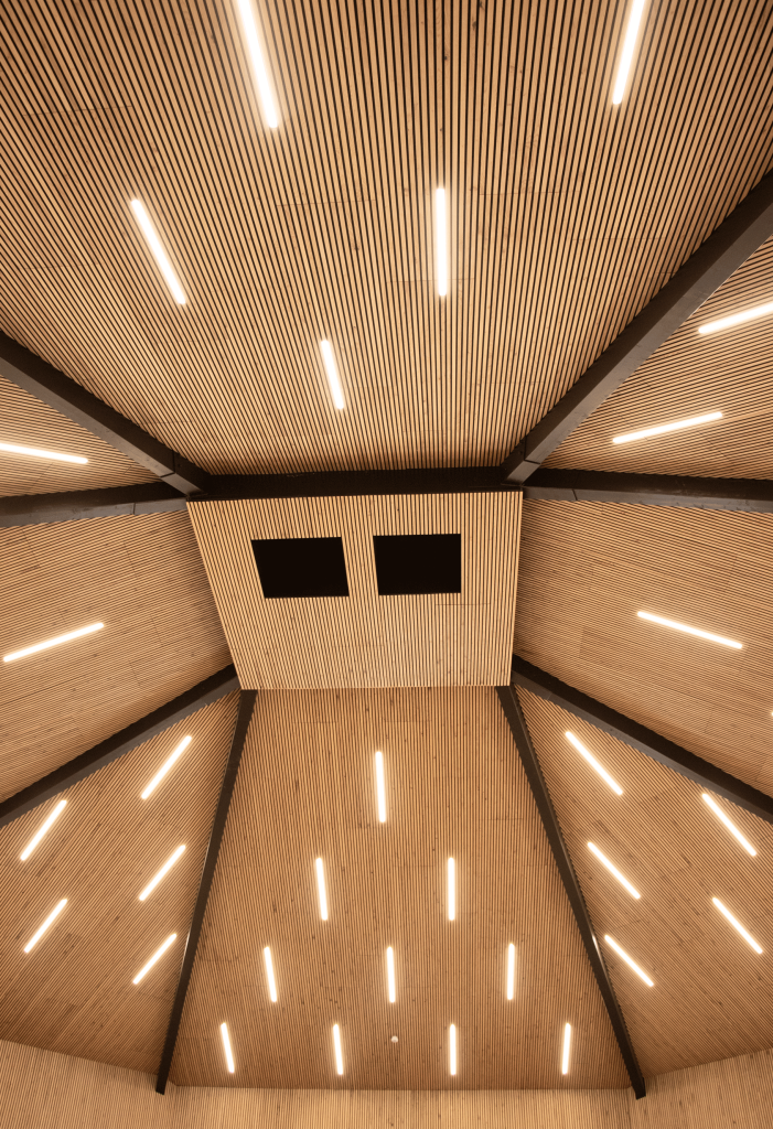 8-kanten-ceiling-natural-oak
