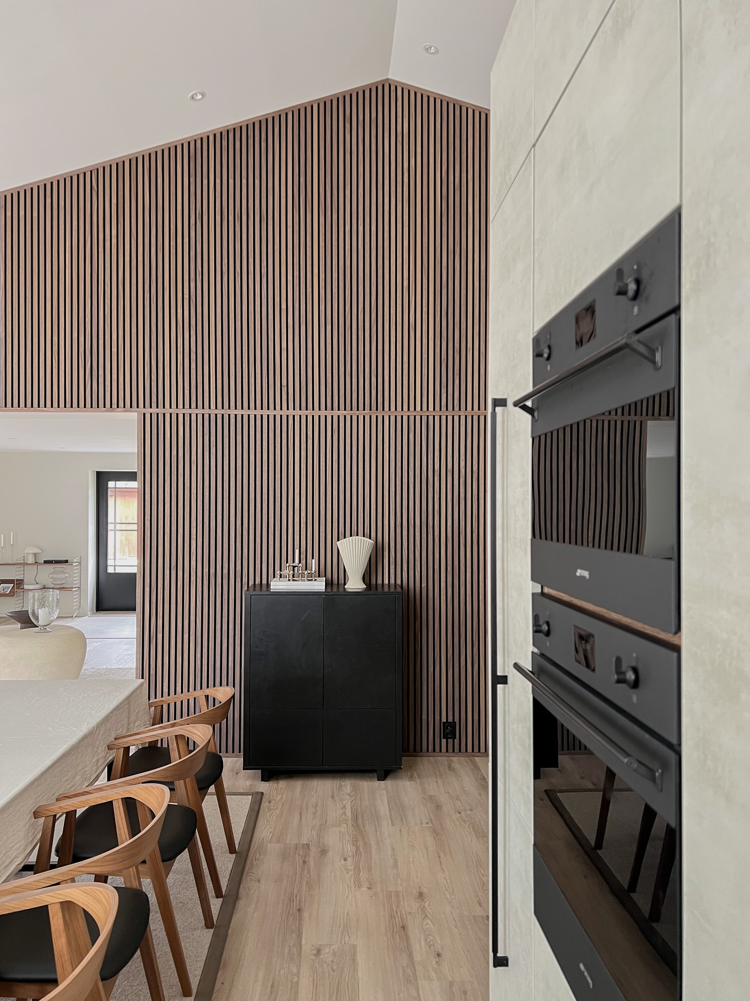 woodupp-akupanel-walnut-livingroom5-mathilda