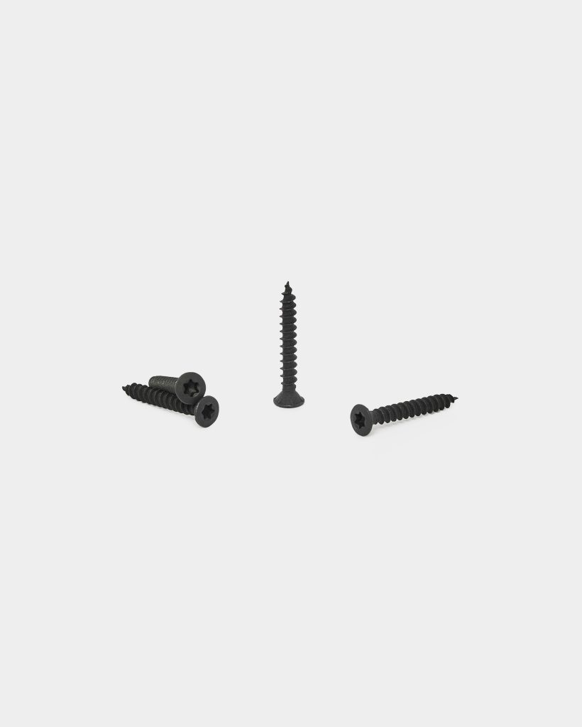 WoodUpp product image showing four black wood screws on a white background: three countersunk, cross‑head screws lying flat and one identical screw standing upright. The textured shanks have coarse threads and sharp points, illustrating WoodUpp’s black-coated, countersunk wood screws for decking or joinery.