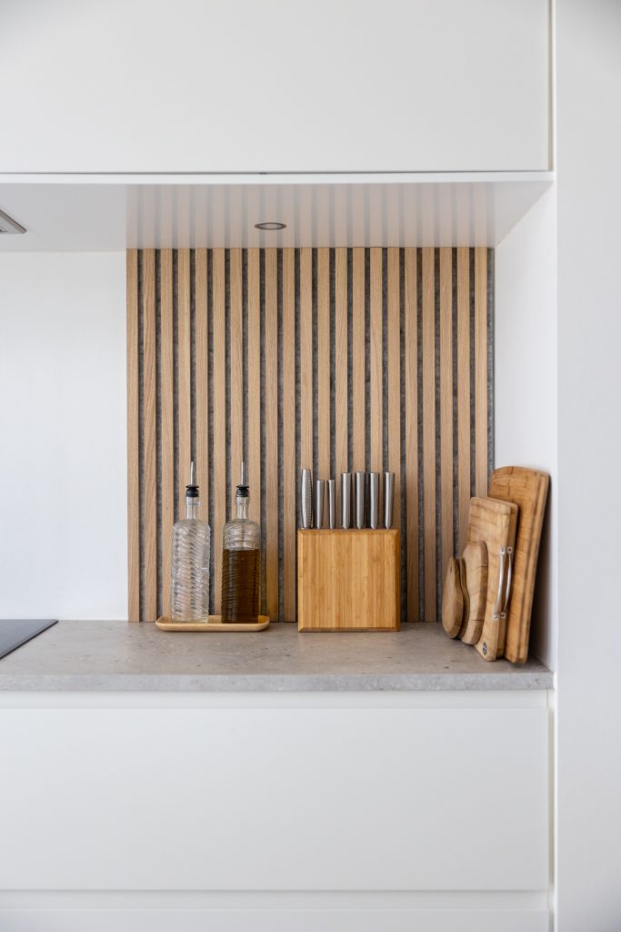 Akupanel, Classic Oak (grey felt), kitchen, DK, @nybyg_salviehaven2