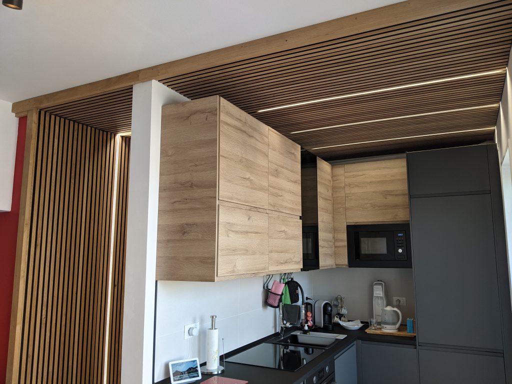 akupanel-rustic-brown-oak-celing-led-light-1024x768