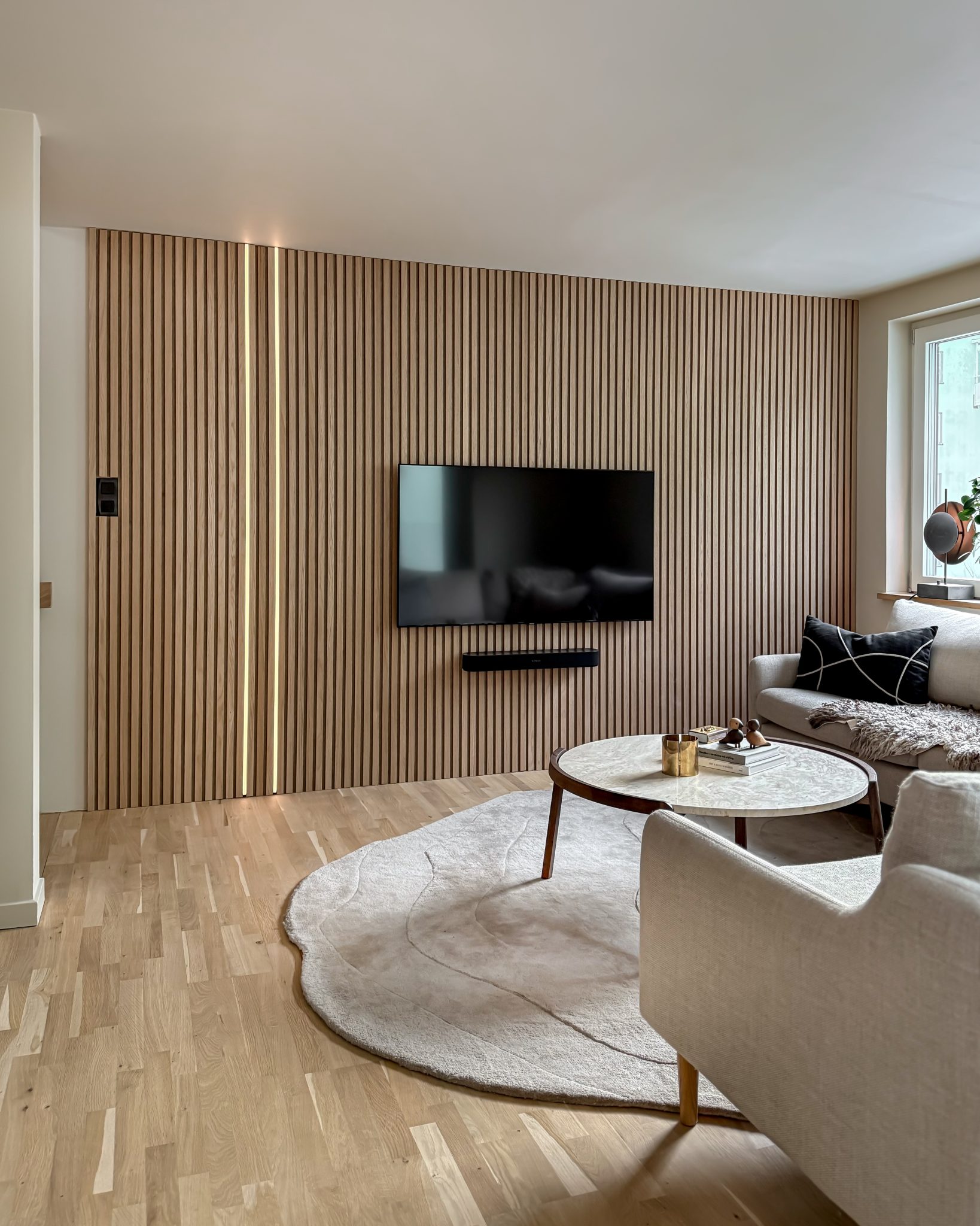 Akupanel Classic Oak beige felt, SE, @designbycilla, livingroom, TV-rum 4_5