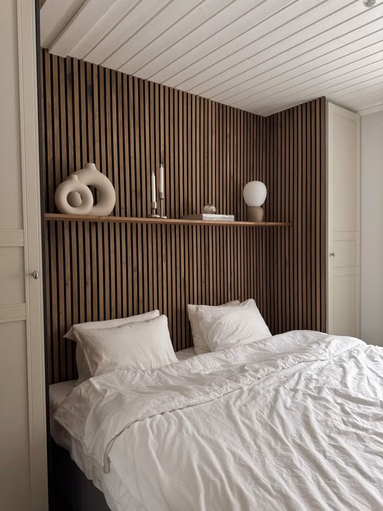 woodupp-akupanel-240-RusticBrownOak-bedroom