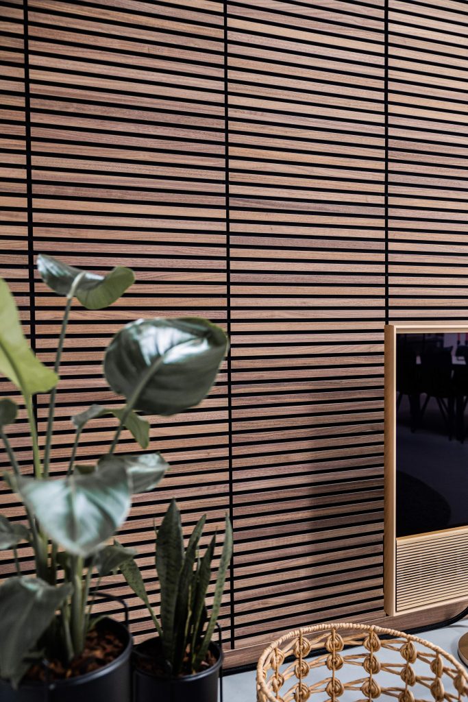 woodupp-akupanel60-walnut-livingroom