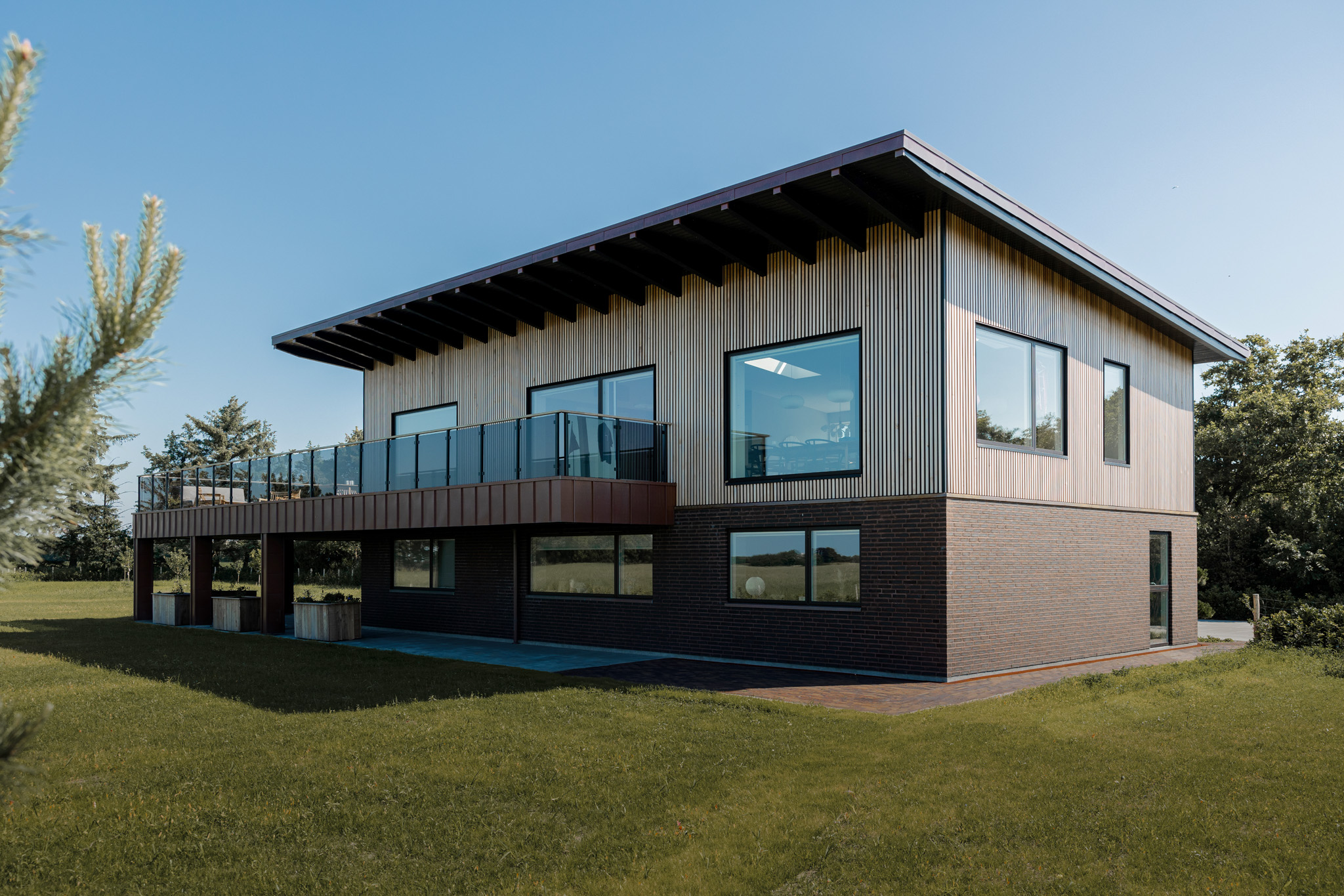 aluwood-brown- mads-house-facade-2