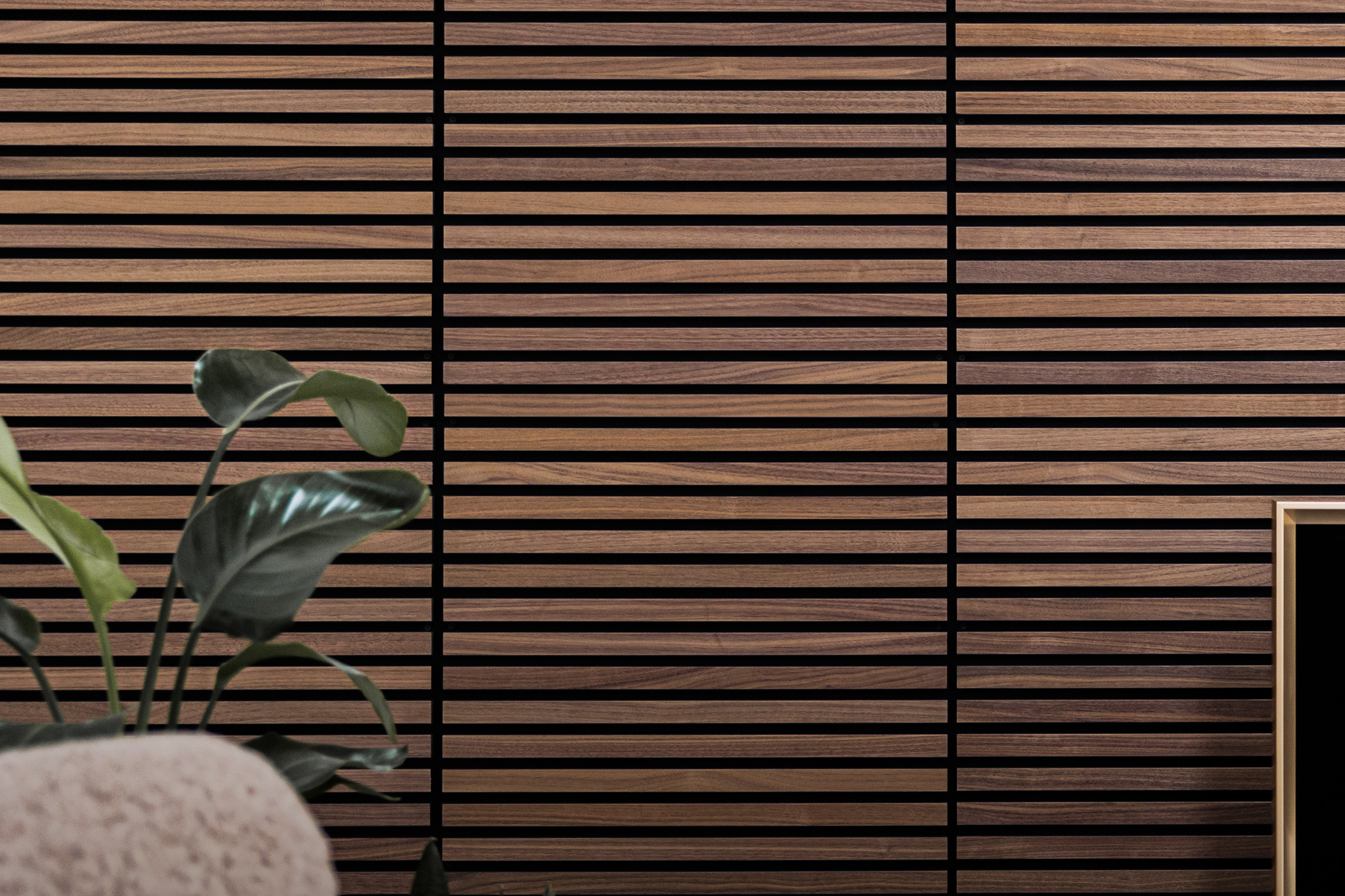 woodupp-akupanel-60-walnut-livingroom-3