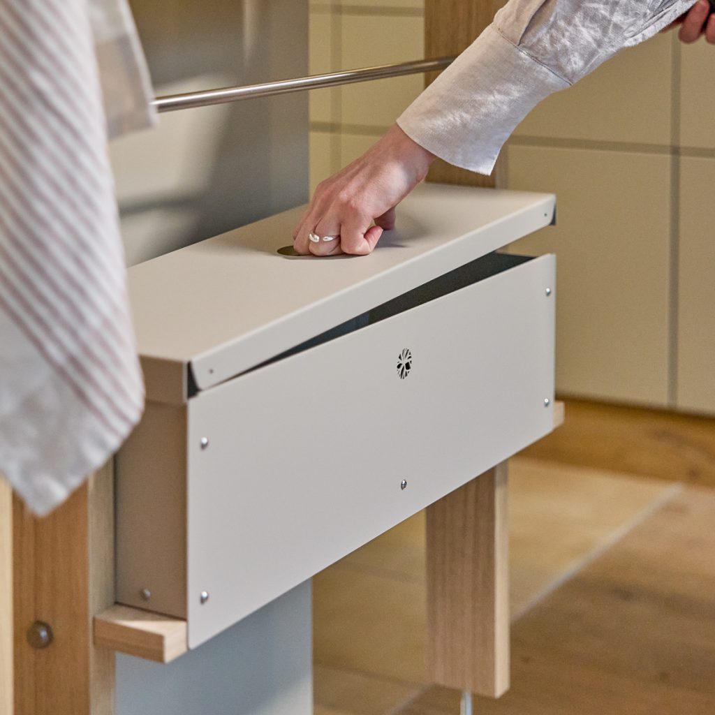 Image 1 of 9 in Embrace | Nell Metal Box gallery